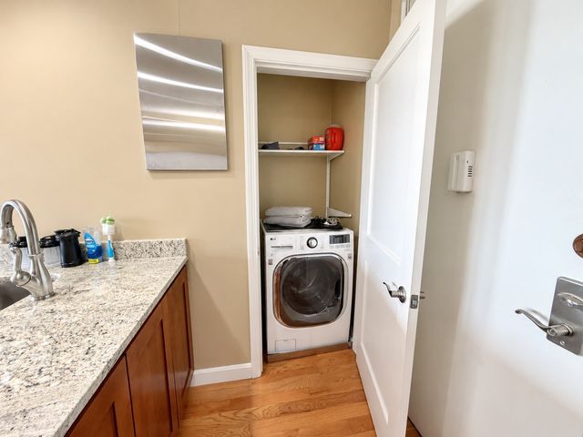 65 E India Row 6E, Boston, MA 02110