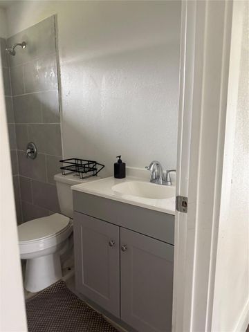 7437 Navasota Street, Houston, TX 77016