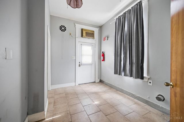 1712 Queen City Avenue, Cincinnati, OH 45214