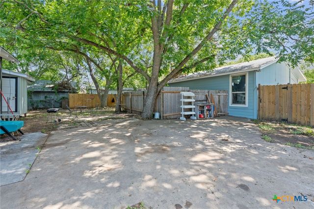 1013 N Colorado Street, Lockhart, TX 78644