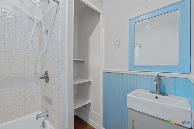 1013 N Colorado Street, Lockhart, TX 78644