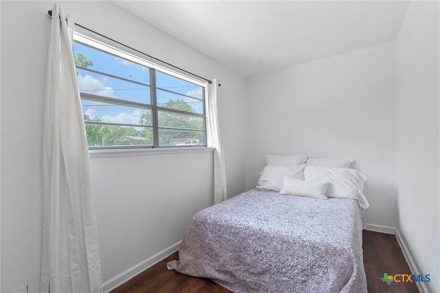 1013 N Colorado Street, Lockhart, TX 78644