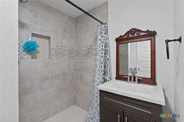 1013 N Colorado Street, Lockhart, TX 78644