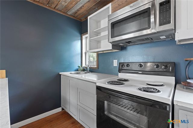 1013 N Colorado Street, Lockhart, TX 78644