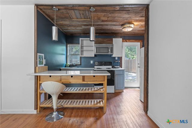 1013 N Colorado Street, Lockhart, TX 78644