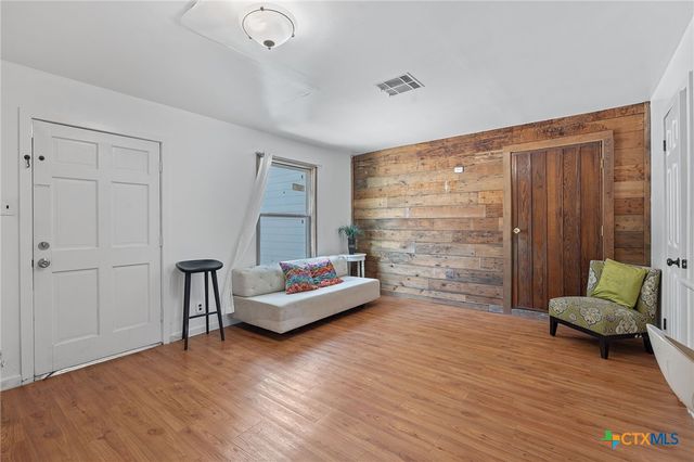 1013 N Colorado Street, Lockhart, TX 78644