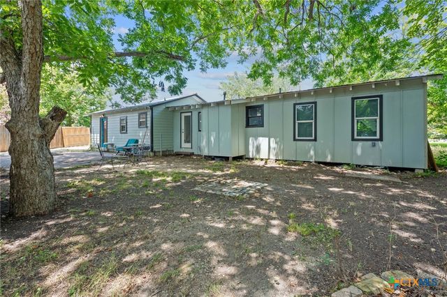 1013 N Colorado Street, Lockhart, TX 78644