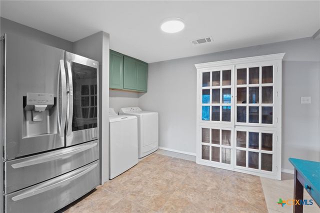 1013 N Colorado Street, Lockhart, TX 78644