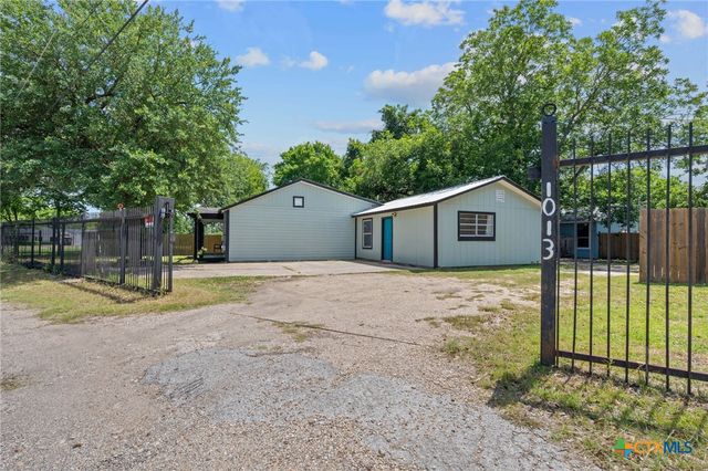 1013 N Colorado Street, Lockhart, TX 78644