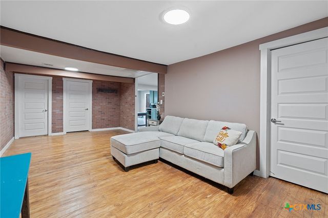 1013 N Colorado Street, Lockhart, TX 78644