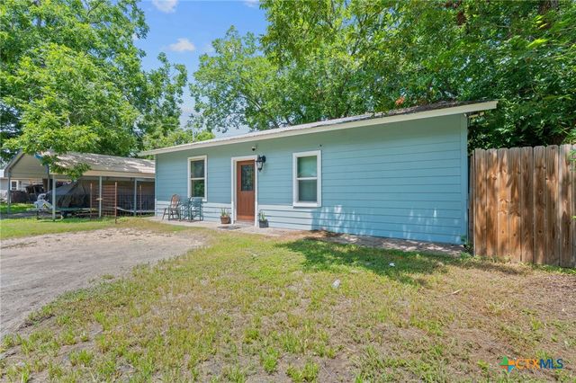 1013 N Colorado Street, Lockhart, TX 78644