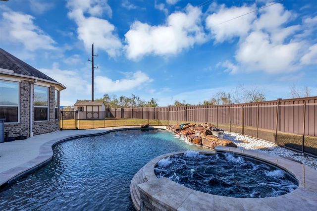 30200 Green Meadows Lane, Brookshire, TX 77423