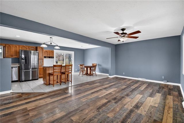 23718 S State Route 291 Highway, Harrisonville, MO 64701