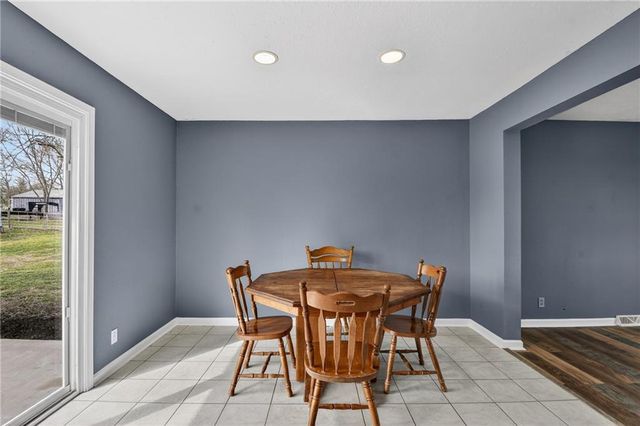 23718 S State Route 291 Highway, Harrisonville, MO 64701