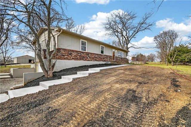 23718 S State Route 291 Highway, Harrisonville, MO 64701