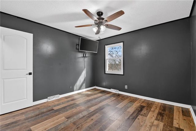 23718 S State Route 291 Highway, Harrisonville, MO 64701