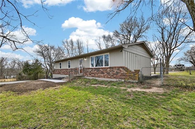 23718 S State Route 291 Highway, Harrisonville, MO 64701