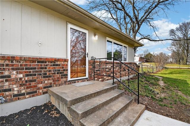 23718 S State Route 291 Highway, Harrisonville, MO 64701