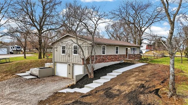 23718 S State Route 291 Highway, Harrisonville, MO 64701