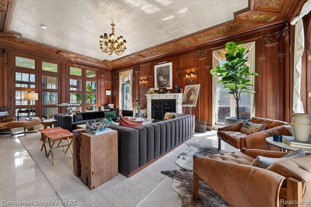 2150 Iroquois Street, Detroit, MI 48201