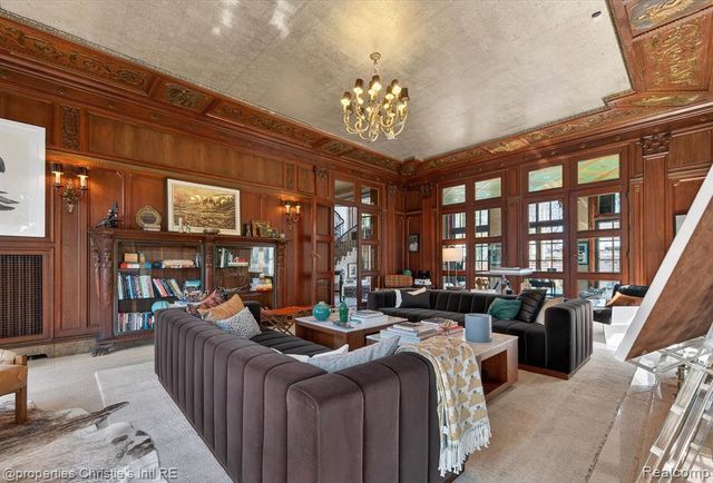 2150 Iroquois Street, Detroit, MI 48201