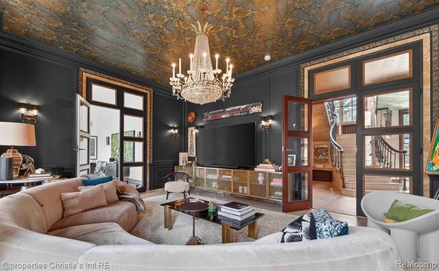 2150 Iroquois Street, Detroit, MI 48201