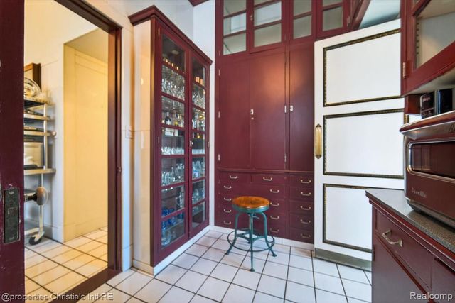 2150 Iroquois Street, Detroit, MI 48201