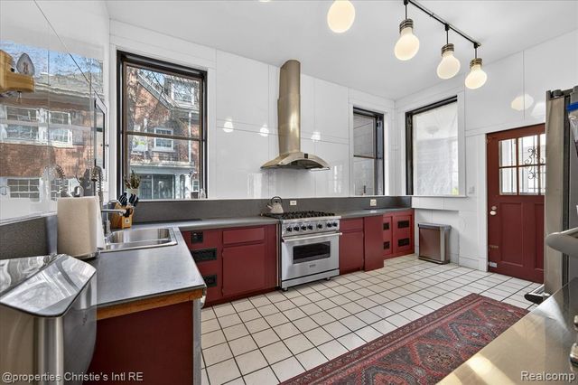 2150 Iroquois Street, Detroit, MI 48201