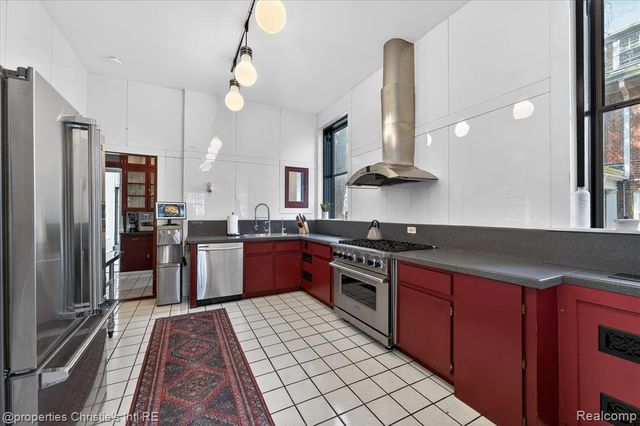 2150 Iroquois Street, Detroit, MI 48201