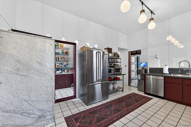 2150 Iroquois Street, Detroit, MI 48201