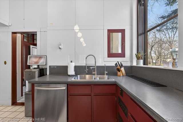 2150 Iroquois Street, Detroit, MI 48201