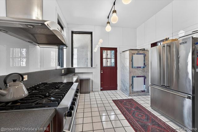 2150 Iroquois Street, Detroit, MI 48201