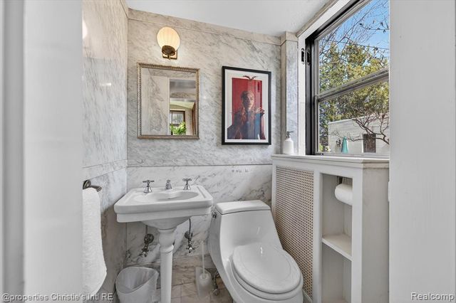 2150 Iroquois Street, Detroit, MI 48201