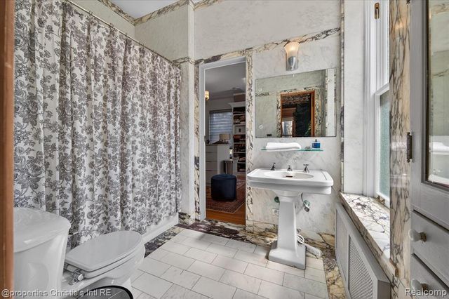 2150 Iroquois Street, Detroit, MI 48201