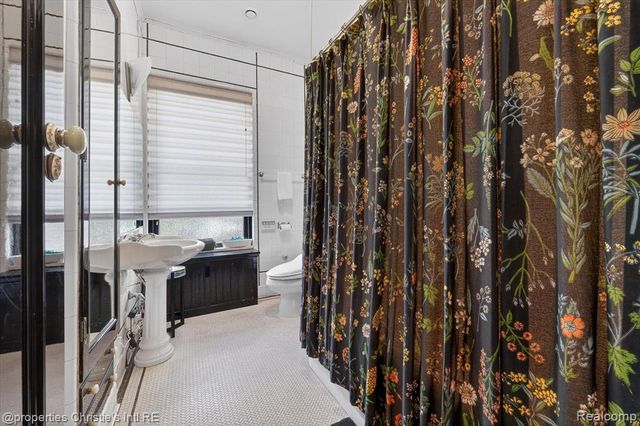 2150 Iroquois Street, Detroit, MI 48201