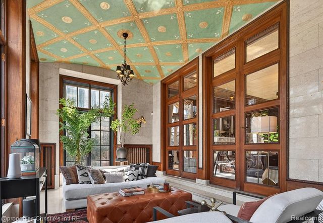 2150 Iroquois Street, Detroit, MI 48201