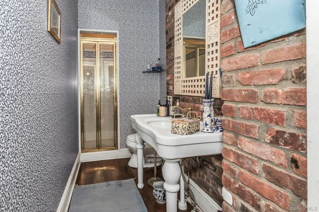 64 Bryant Avenue, Roslyn Harbor, NY 11576