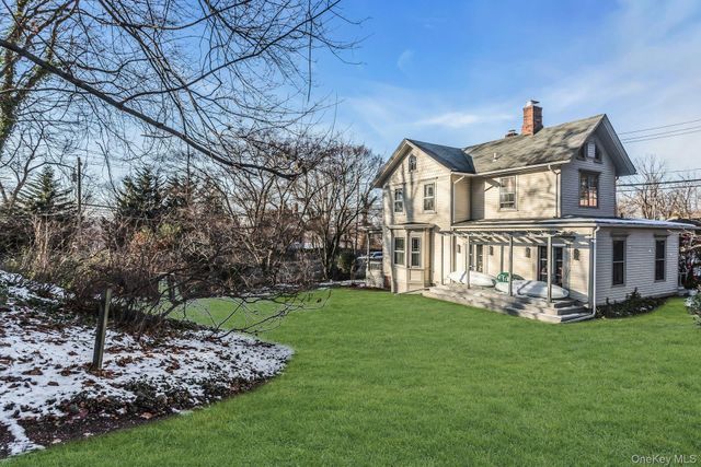 64 Bryant Avenue, Roslyn Harbor, NY 11576