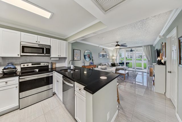 9420 Poinciana Place 108, Davie, FL 33324