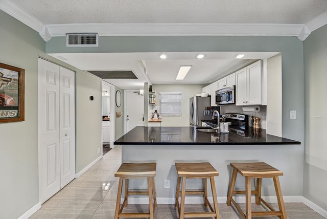9420 Poinciana Place 108, Davie, FL 33324