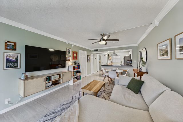 9420 Poinciana Place 108, Davie, FL 33324