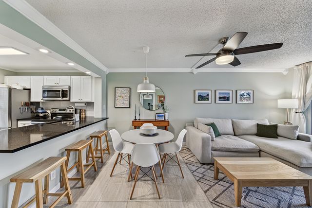 9420 Poinciana Place 108, Davie, FL 33324