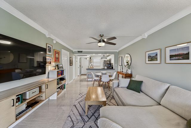 9420 Poinciana Place 108, Davie, FL 33324