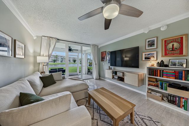 9420 Poinciana Place 108, Davie, FL 33324