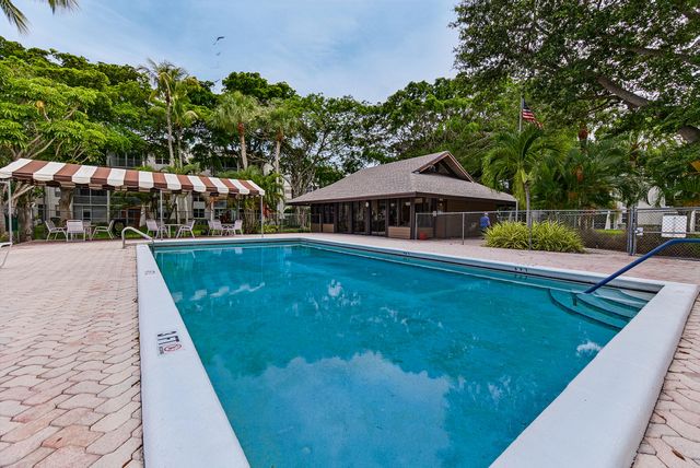 9420 Poinciana Place 108, Davie, FL 33324