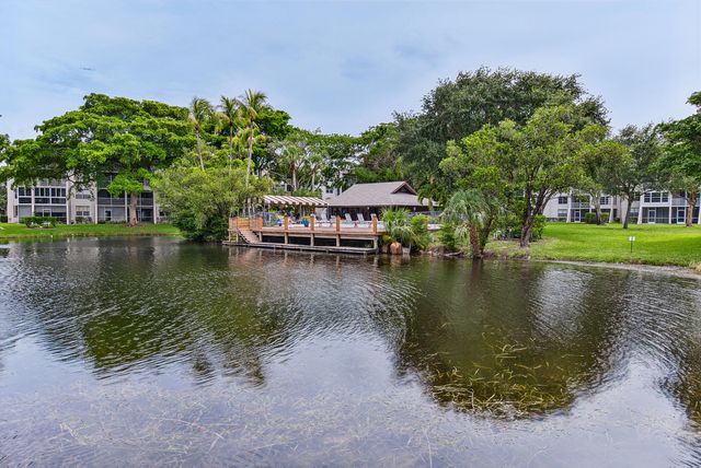 9420 Poinciana Place 108, Davie, FL 33324