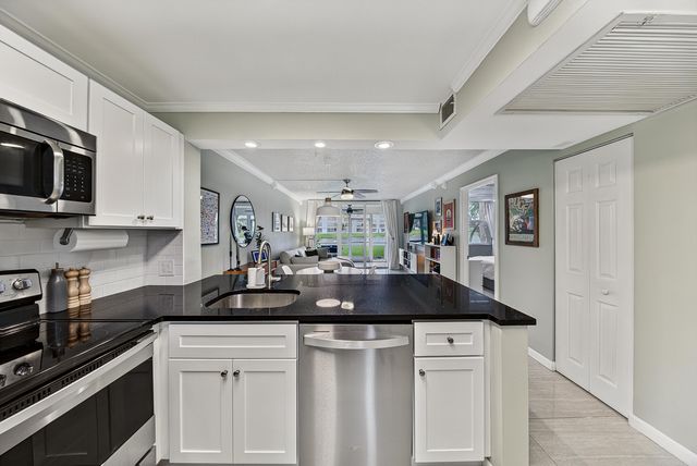 9420 Poinciana Place 108, Davie, FL 33324
