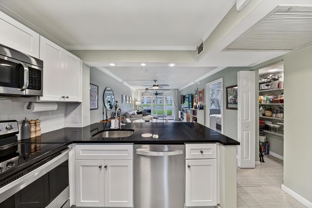 9420 Poinciana Place 108, Davie, FL 33324