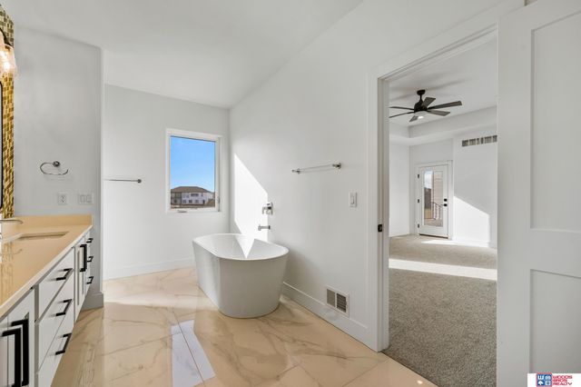 10231 Starlight Bay, Lincoln, NE 68527