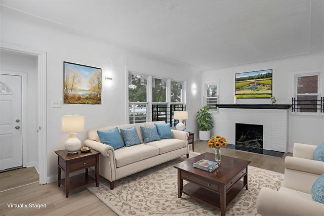 15784 Pinehurst Street, Detroit, MI 48238